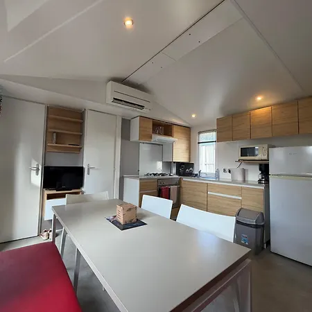 Mobil T4 Climatise Avec Piscine 4 Etoiles Кемпинг Ла-Лонд-ле-Мор